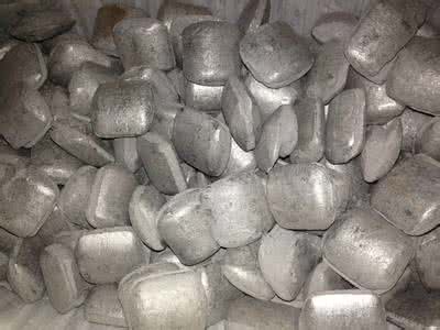 一位發(fā)言人表示，巴西淡水河谷（Vale）正在重新評估其在新喀里多尼亞虧損的鎳業(yè)務，這是上月新上任的首席執(zhí)行官Fabio Schvartsman對表現(xiàn)不佳資產(chǎn)進行廣泛考核的一部分。